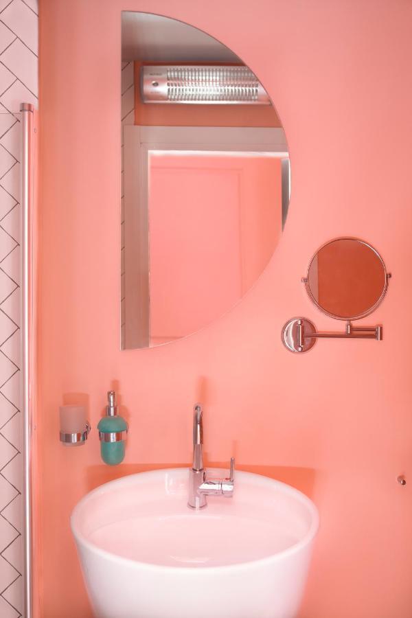 תל אביב Glamorous Pink Pearl Studio/Beach/Parking/Netflix מראה חיצוני תמונה